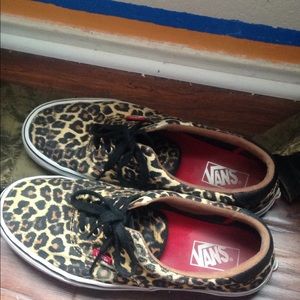 Men's size 10 jaguar print Vans